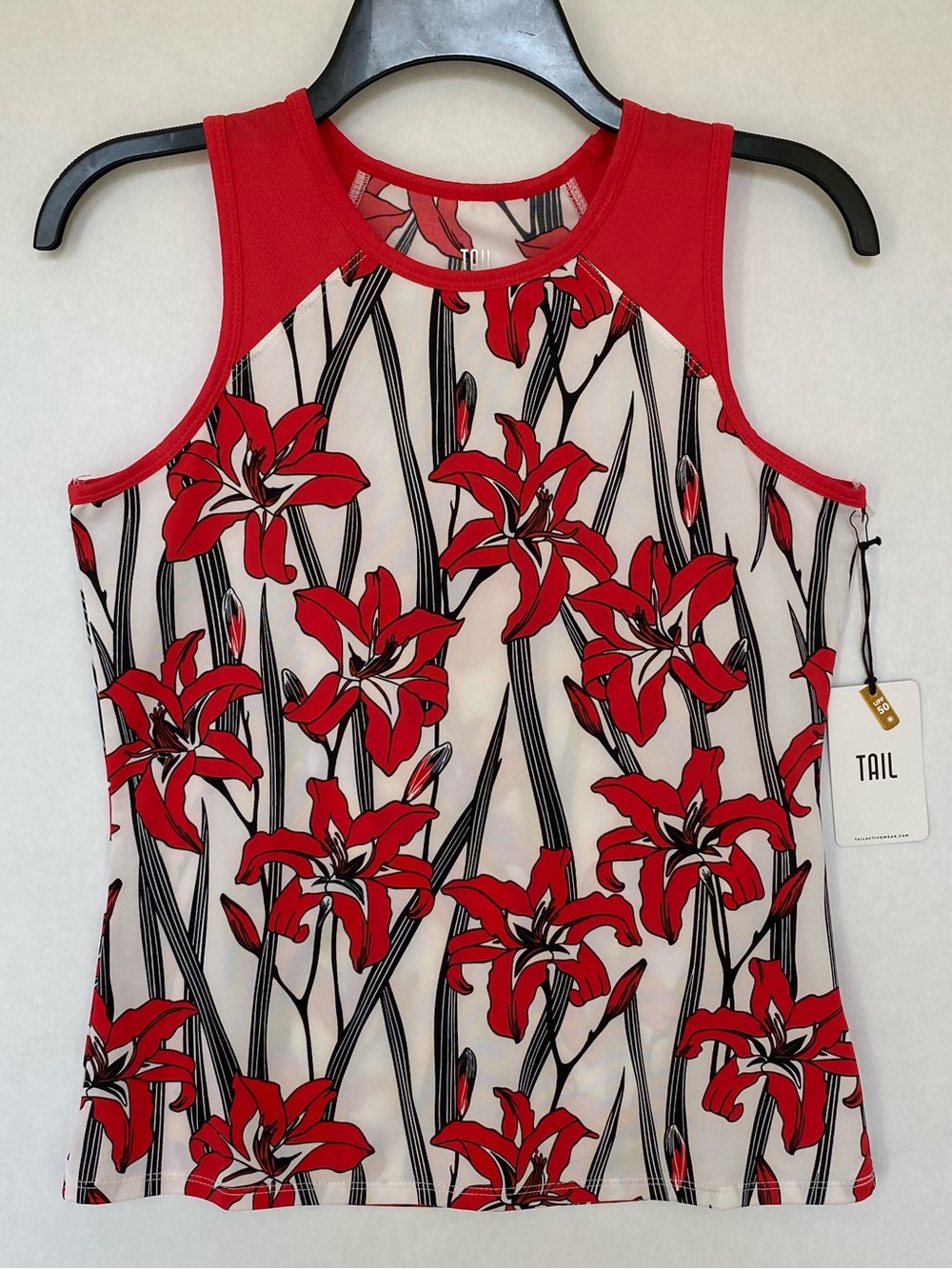 NWT TAIL Red Lilies Tennis Tank UPF 50 Sun Protection Golf Performance Top Small